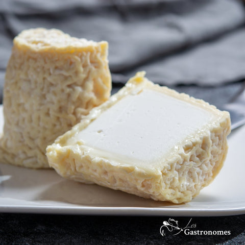 Chabichou cheese AOC - Les Gastronomes